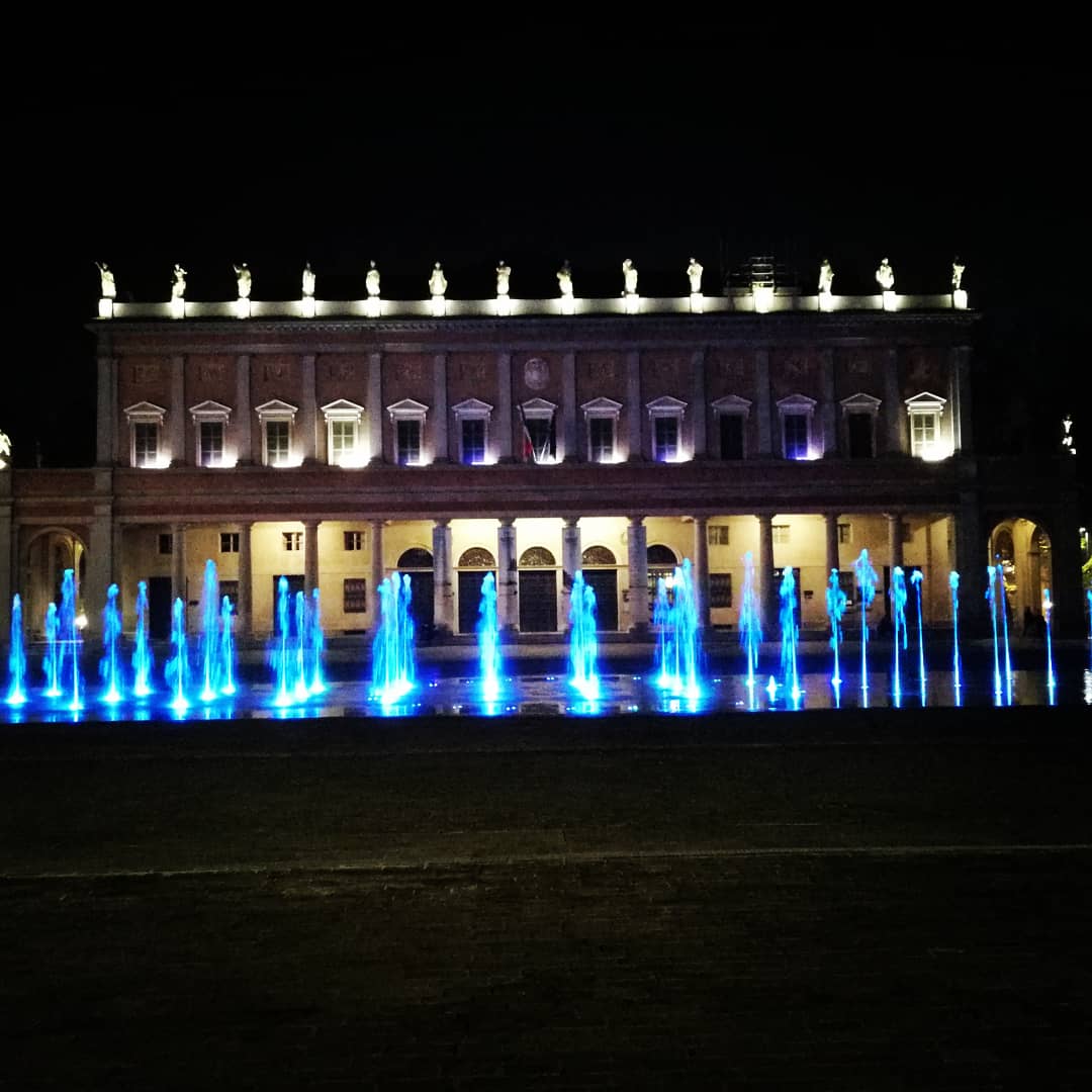 Reggio emilia_Piazza Martiri.JPG - 77,89 kB